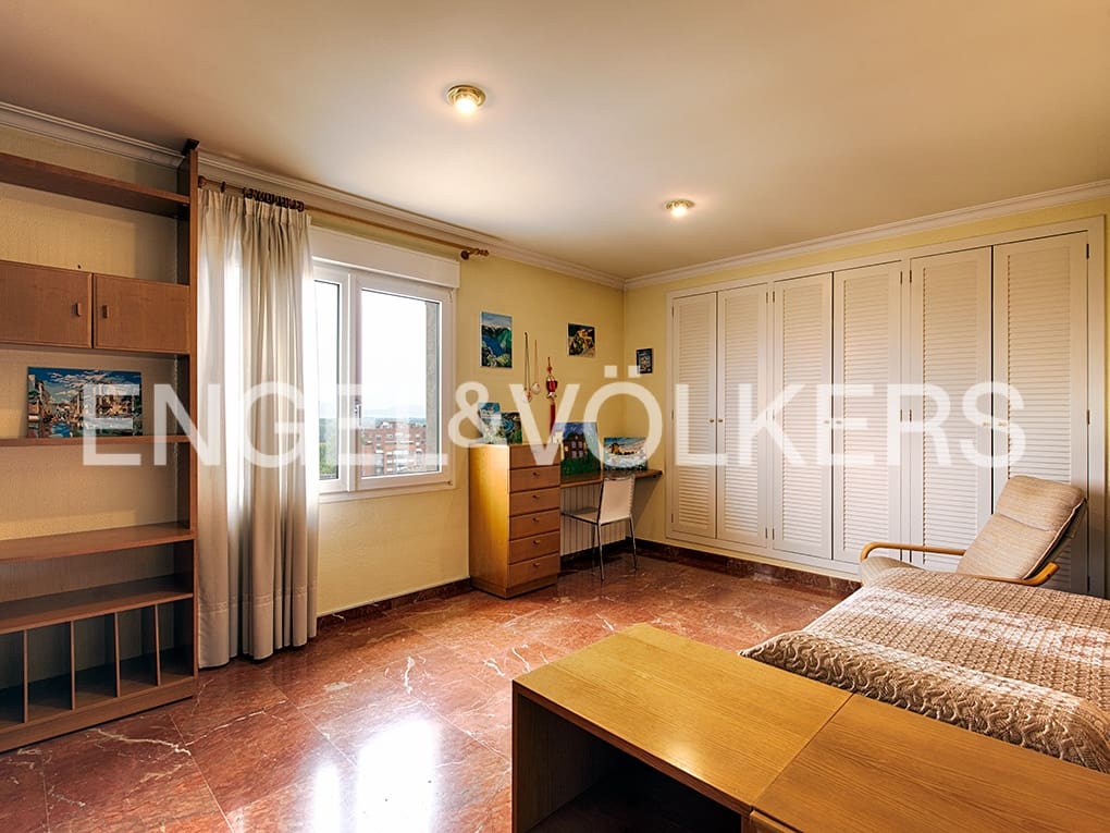 4 makuuhuone Huvila myytävänä paikassa Figueres mukana 
autotalli - 490 000 € (Ref: 9771857)