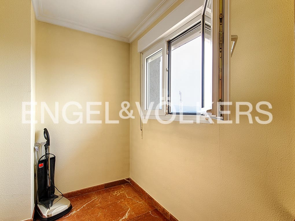 4 makuuhuone Huvila myytävänä paikassa Figueres mukana 
autotalli - 490 000 € (Ref: 9771857)