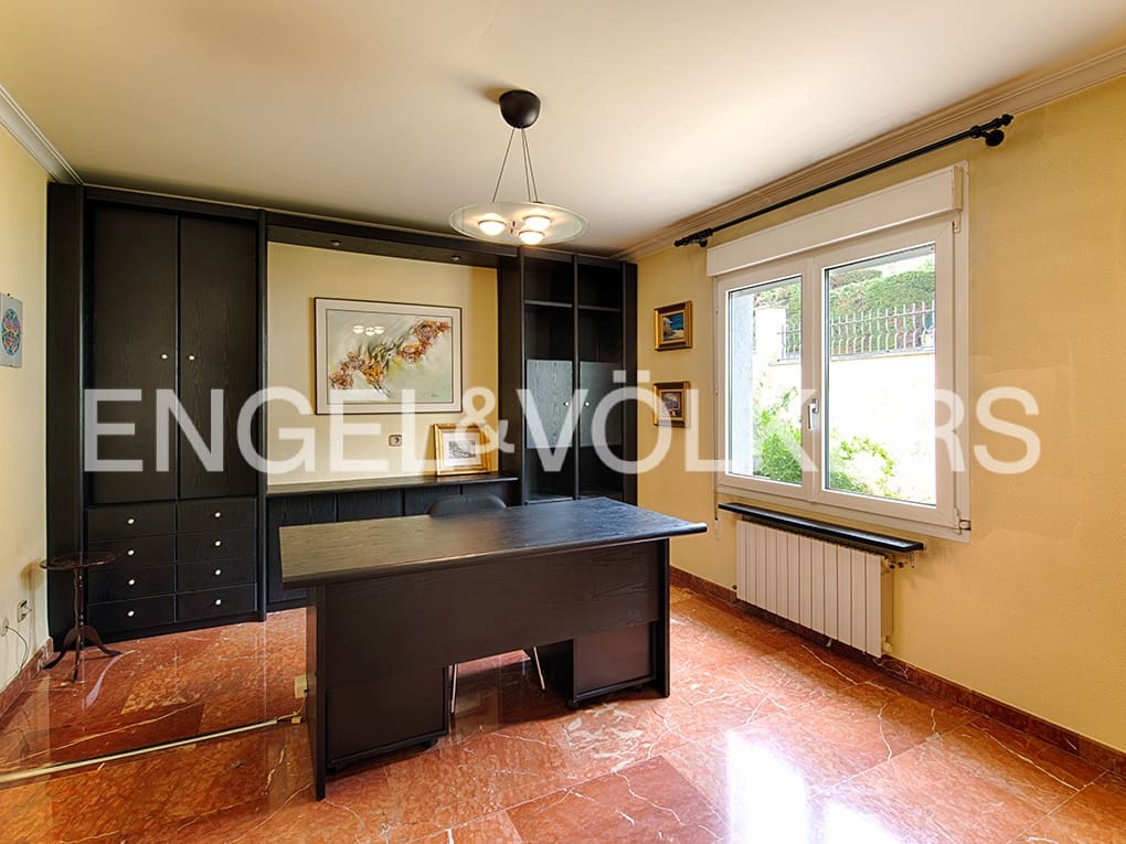 4 makuuhuone Huvila myytävänä paikassa Figueres mukana 
autotalli - 490 000 € (Ref: 9771857)