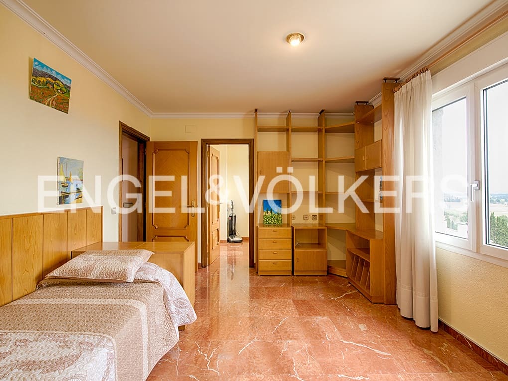 4 makuuhuone Huvila myytävänä paikassa Figueres mukana 
autotalli - 490 000 € (Ref: 9771857)