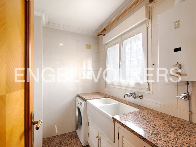 4 sypialnia Willa na sprzedaż w Figueres z garażem - 490 000 € (Ref: 9771857)