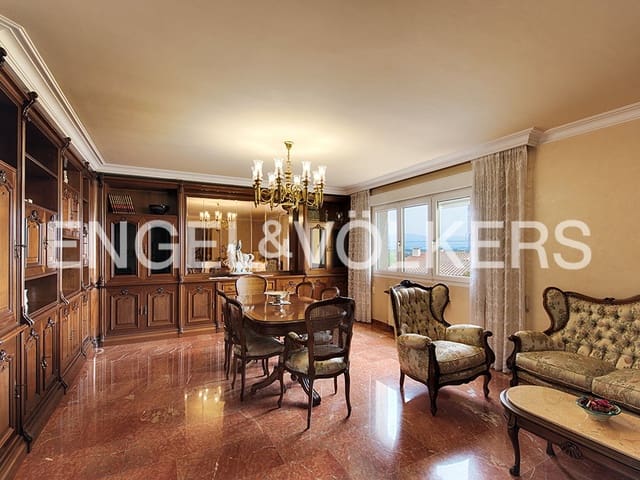 4 sypialnia Willa na sprzedaż w Figueres z garażem - 490 000 € (Ref: 9771857)