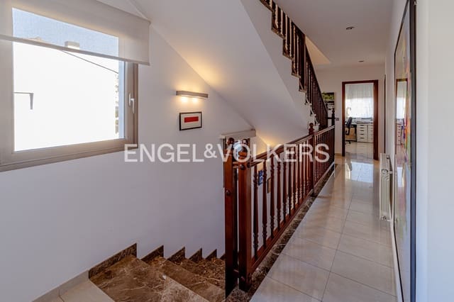 5 sypialnia Dom na sprzedaż w Figueres z garażem - 450 000 € (Ref: 9784489)