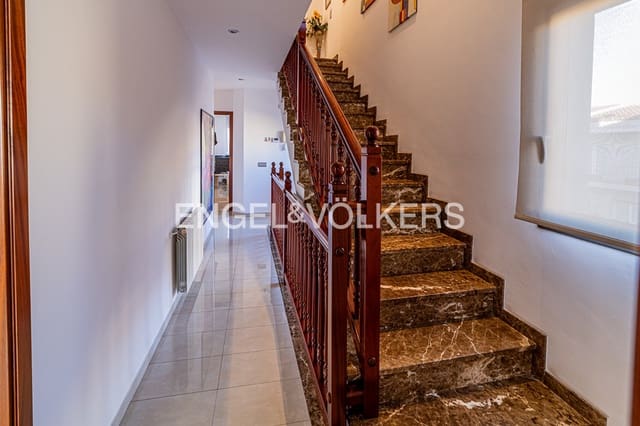 5 sypialnia Dom na sprzedaż w Figueres z garażem - 450 000 € (Ref: 9784489)