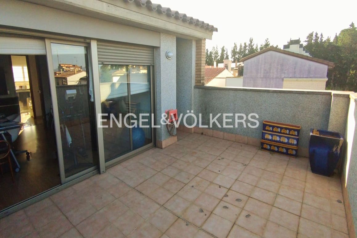 5 bedroom Townhouse for sale in Figueres with garage - € 450,000 (Ref: 9784489)