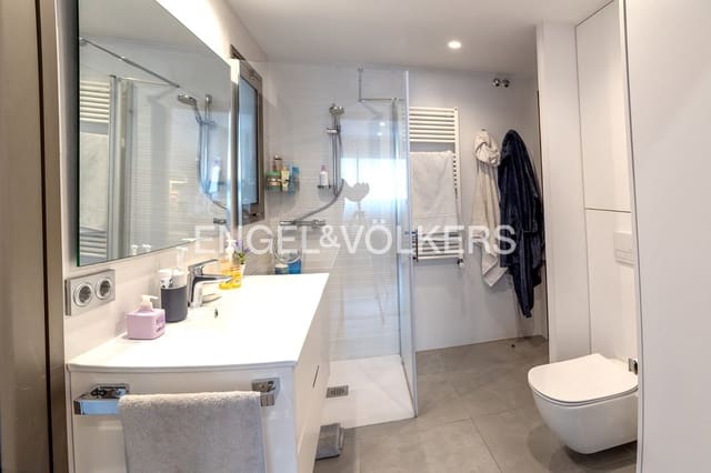 5 chambre Maison de Ville à vendre à Figueres avec garage - 450 000 € (Ref: 9784489)