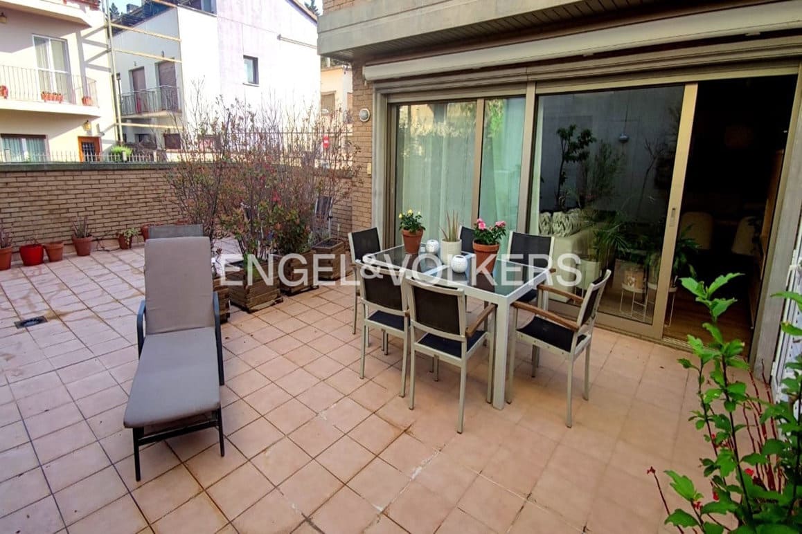 5 bedroom Townhouse for sale in Figueres with garage - € 450,000 (Ref: 9784489)