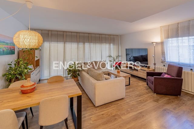 5 chambre Maison de Ville à vendre à Figueres avec garage - 450 000 € (Ref: 9784489)