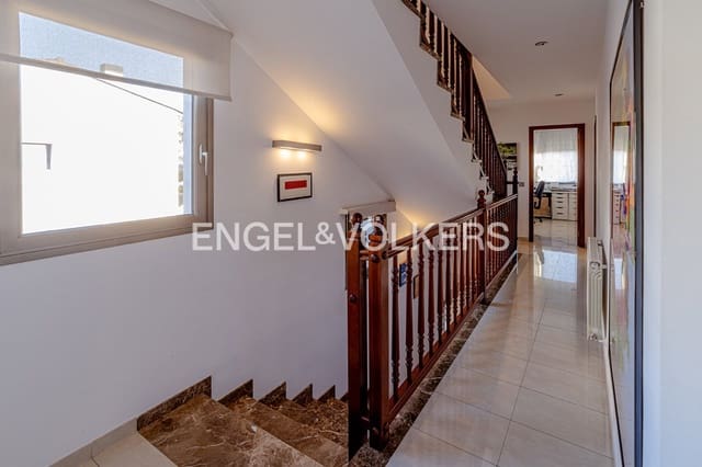 5 chambre Maison de Ville à vendre à Figueres avec garage - 450 000 € (Ref: 9784489)