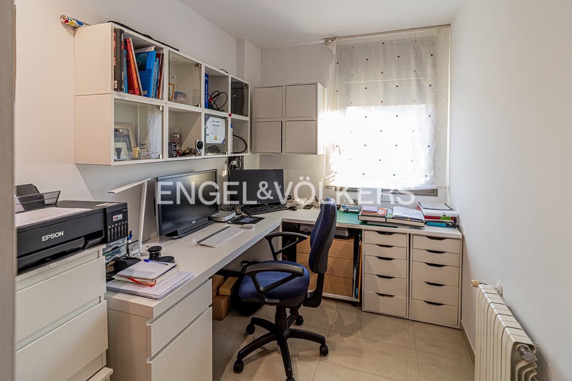 5 bedroom Townhouse for sale in Figueres with garage - € 450,000 (Ref: 9784489)
