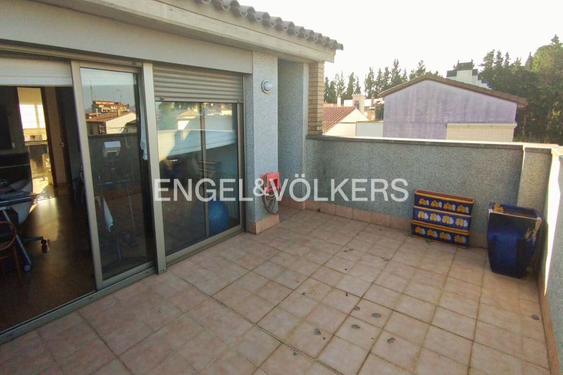 5 bedroom Townhouse for sale in Figueres with garage - € 450,000 (Ref: 9784489)