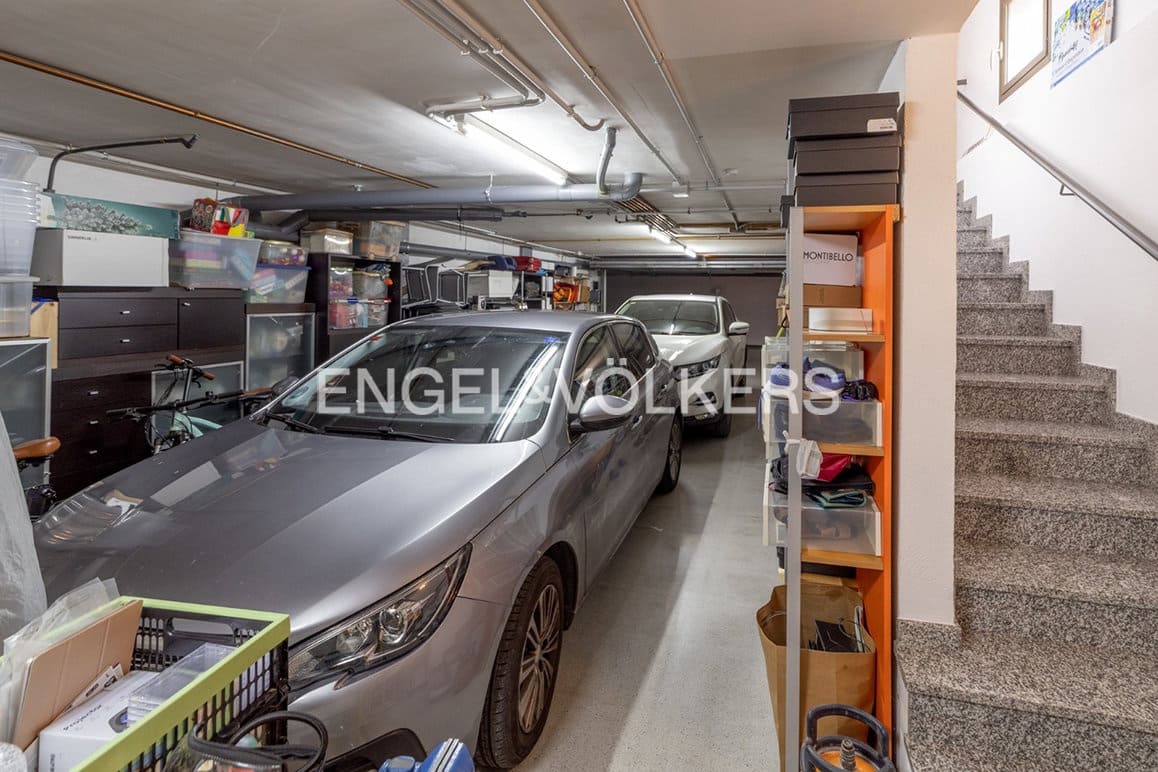 5 bedroom Townhouse for sale in Figueres with garage - € 450,000 (Ref: 9784489)
