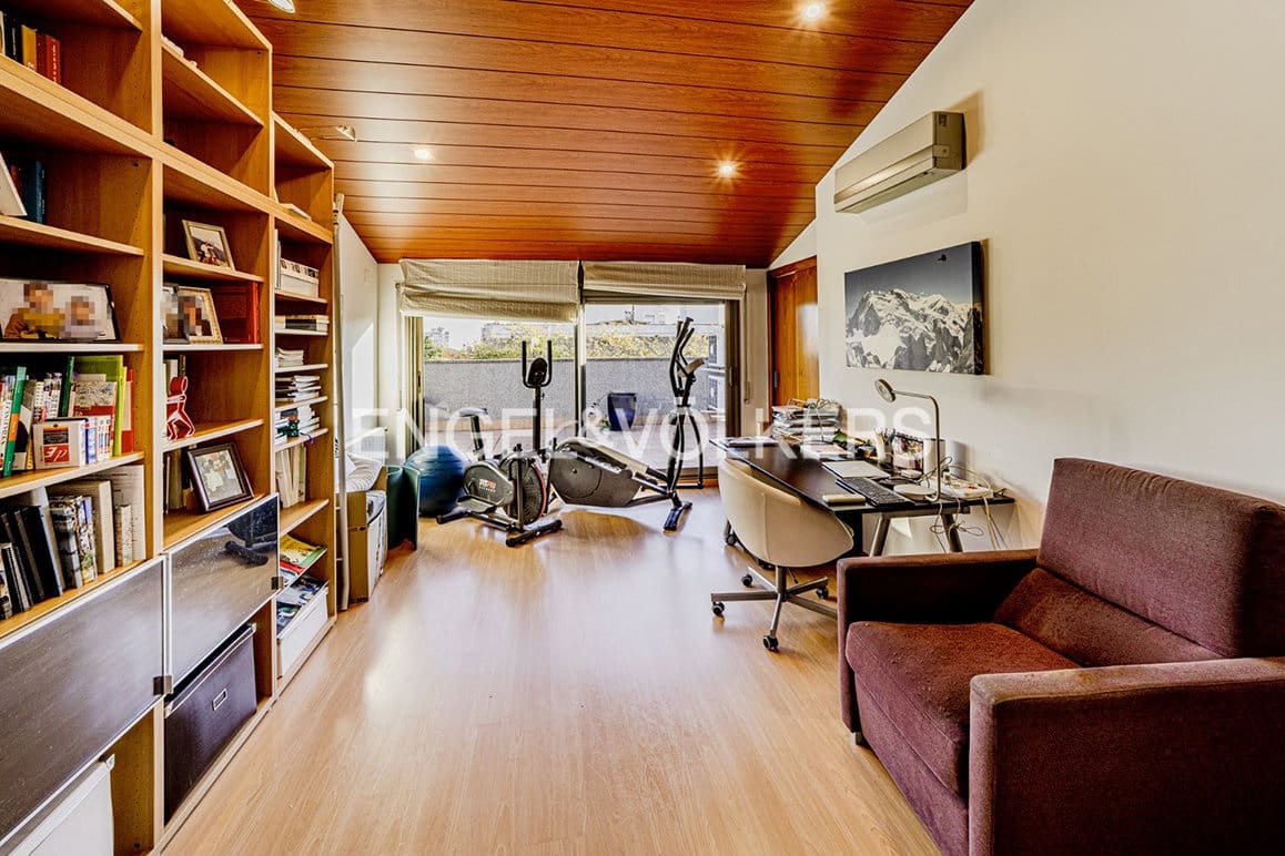 5 bedroom Townhouse for sale in Figueres with garage - € 450,000 (Ref: 9784489)
