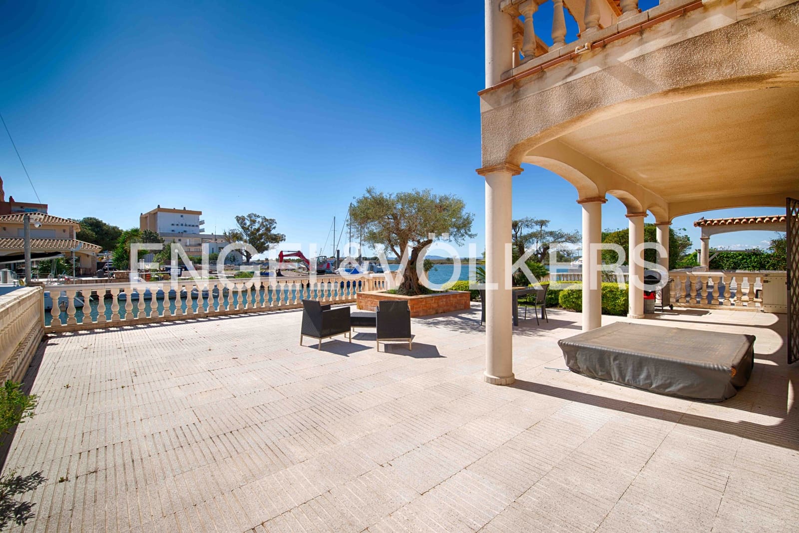 4 bedroom Villa for sale in Santa Margarida with pool - € 1,985,000 (Ref: 9795334)