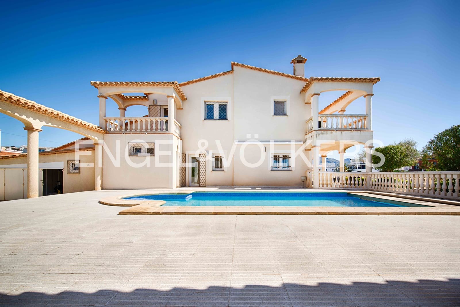 4 bedroom Villa for sale in Santa Margarida with pool - € 1,985,000 (Ref: 9795334)