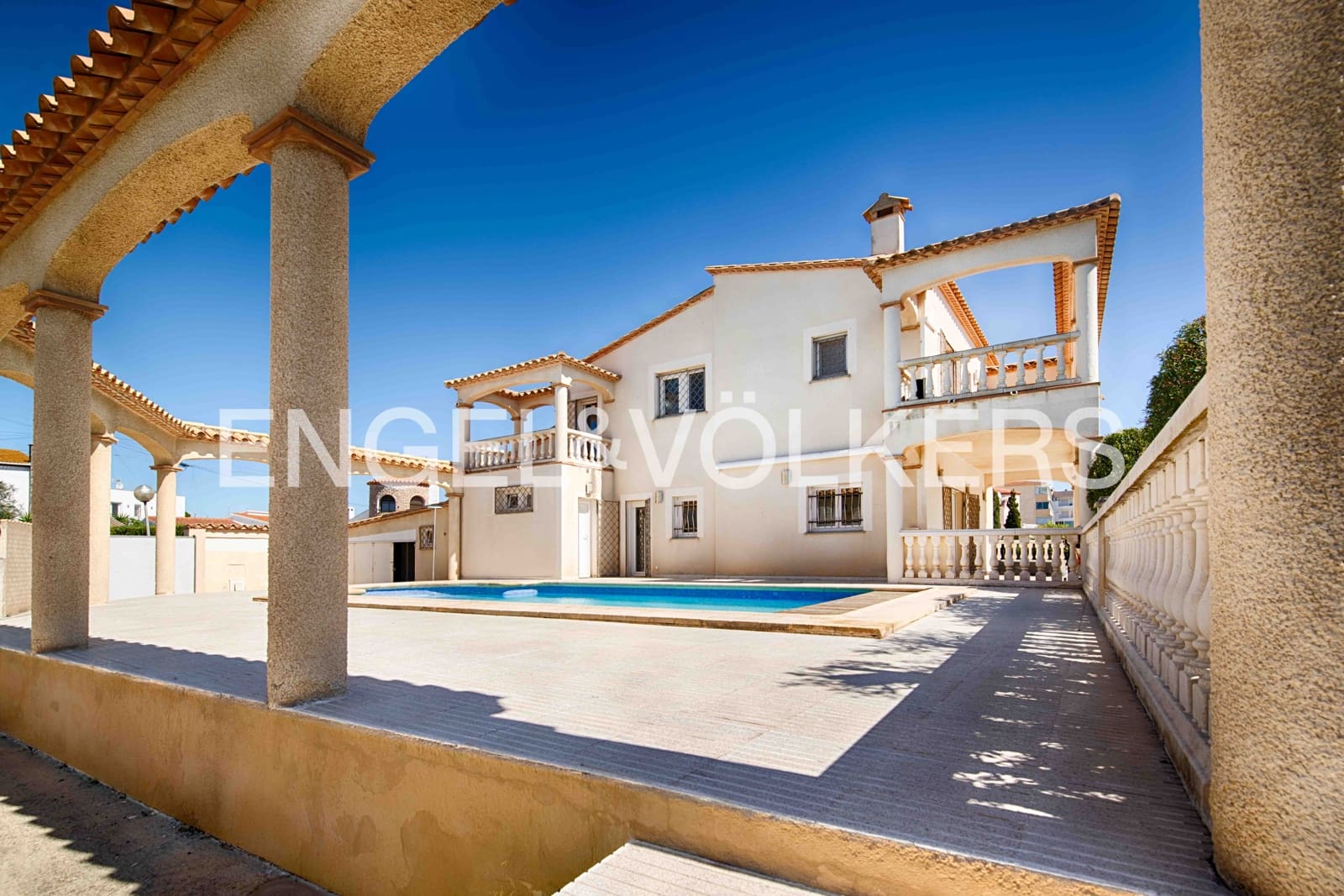 4 bedroom Villa for sale in Santa Margarida with pool - € 1,985,000 (Ref: 9795334)
