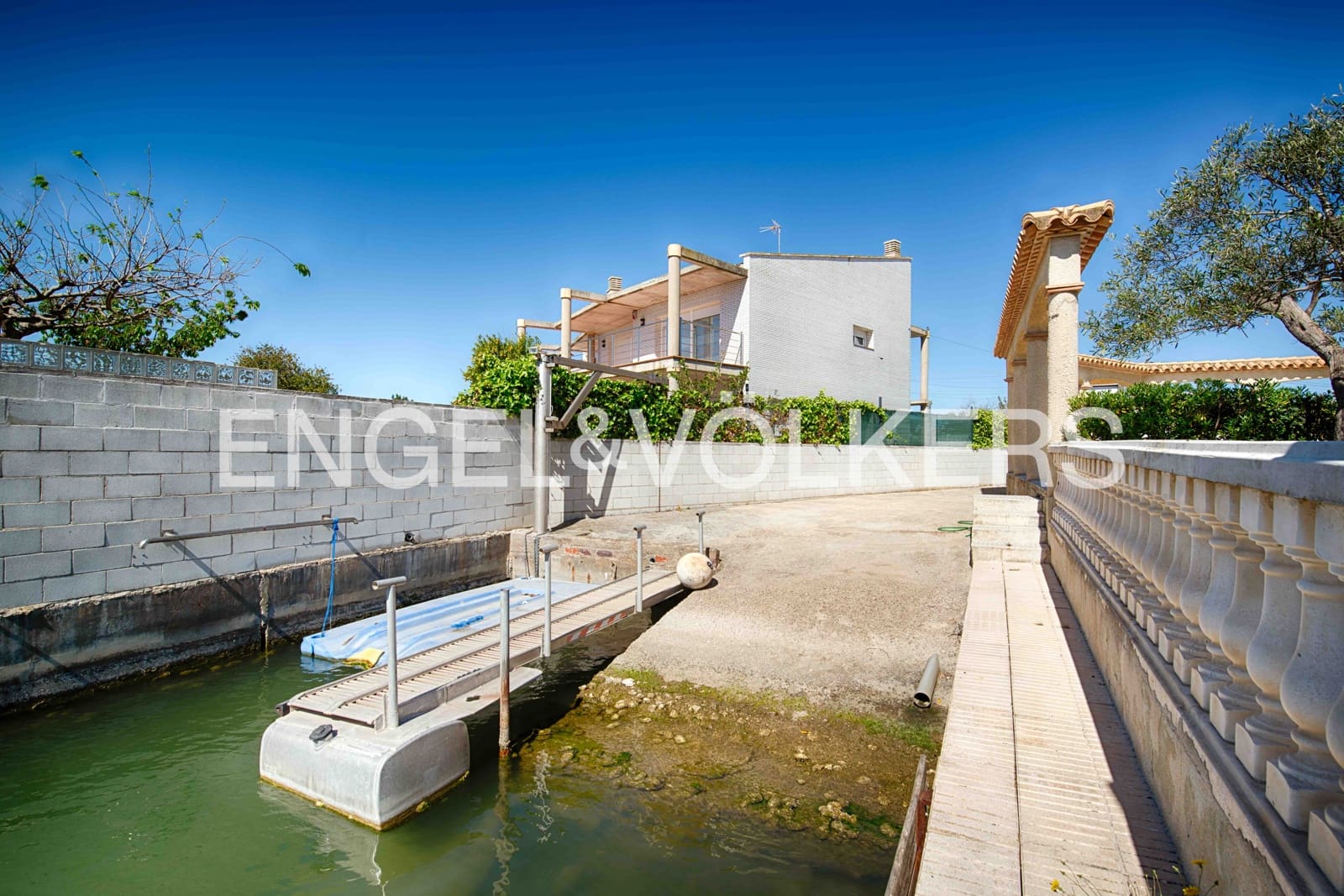 4 bedroom Villa for sale in Santa Margarida with pool - € 1,985,000 (Ref: 9795334)