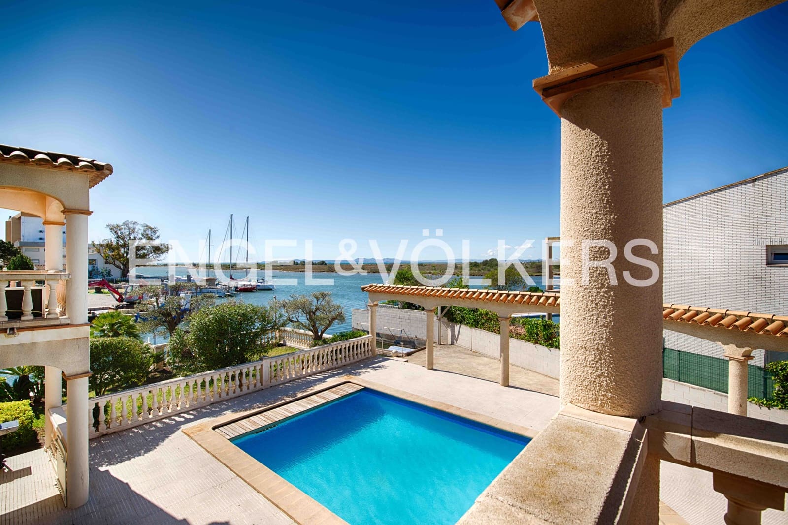 4 bedroom Villa for sale in Santa Margarida with pool - € 1,985,000 (Ref: 9795334)