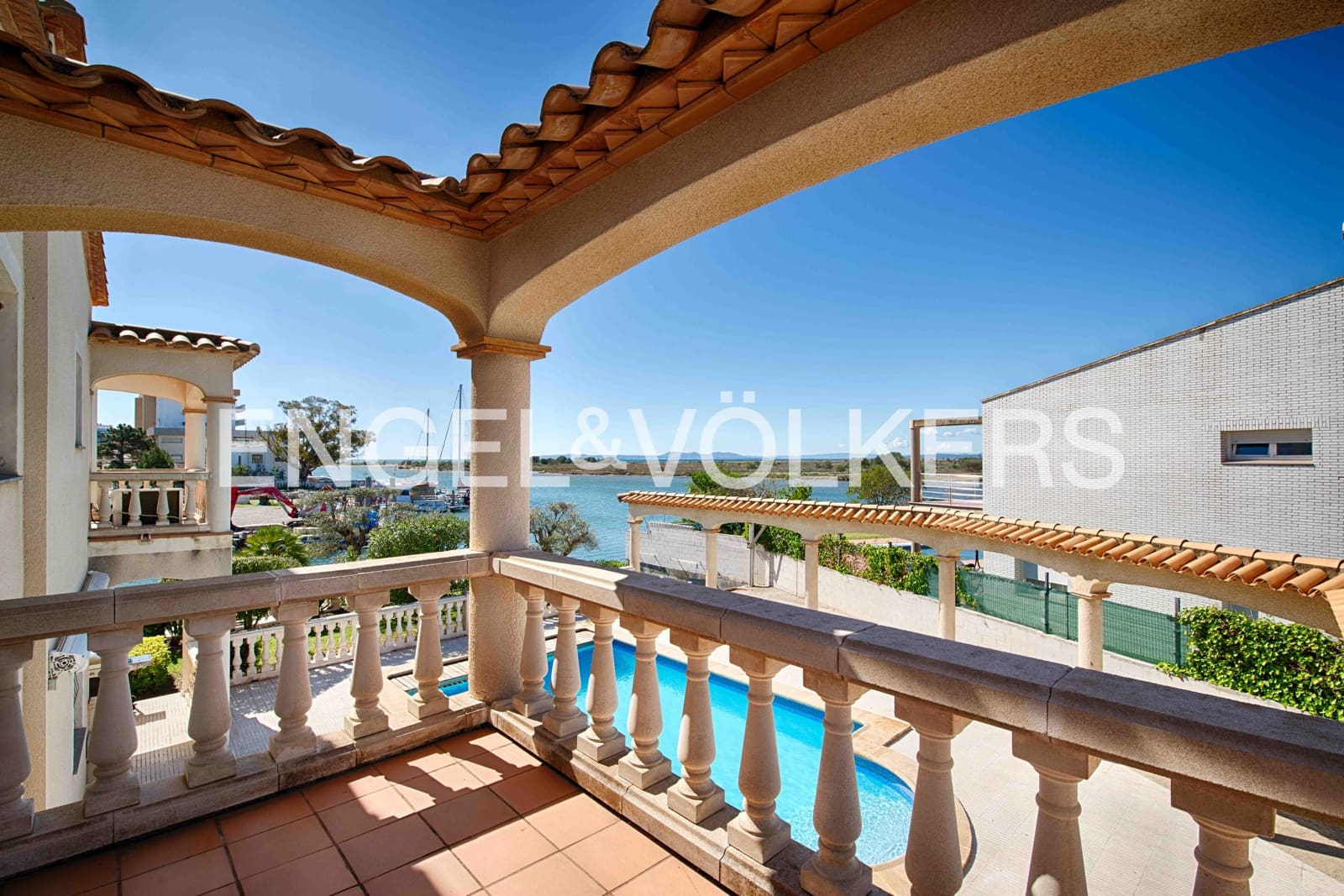 4 bedroom Villa for sale in Santa Margarida with pool - € 1,985,000 (Ref: 9795334)