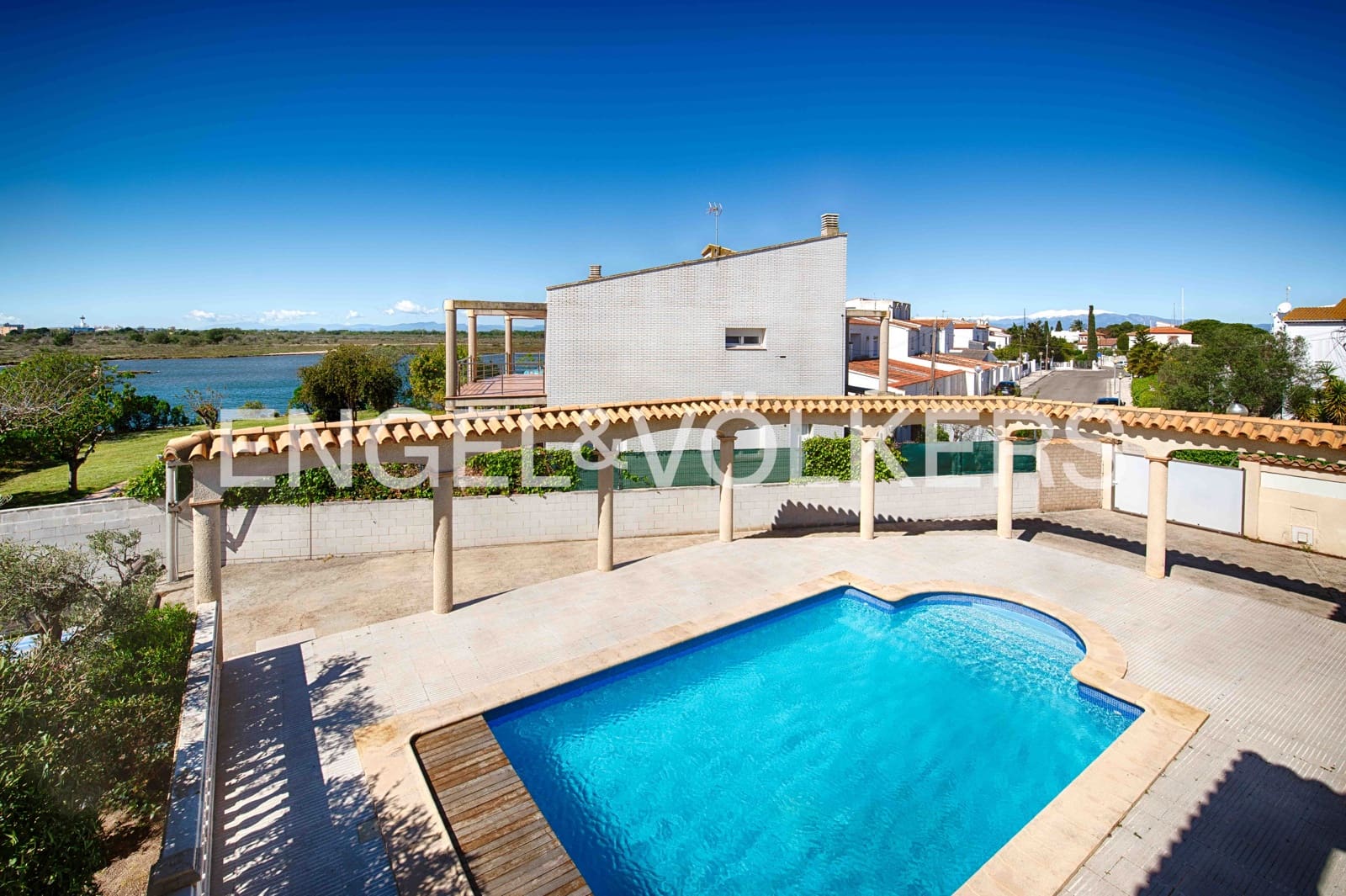 4 bedroom Villa for sale in Santa Margarida with pool - € 1,985,000 (Ref: 9795334)