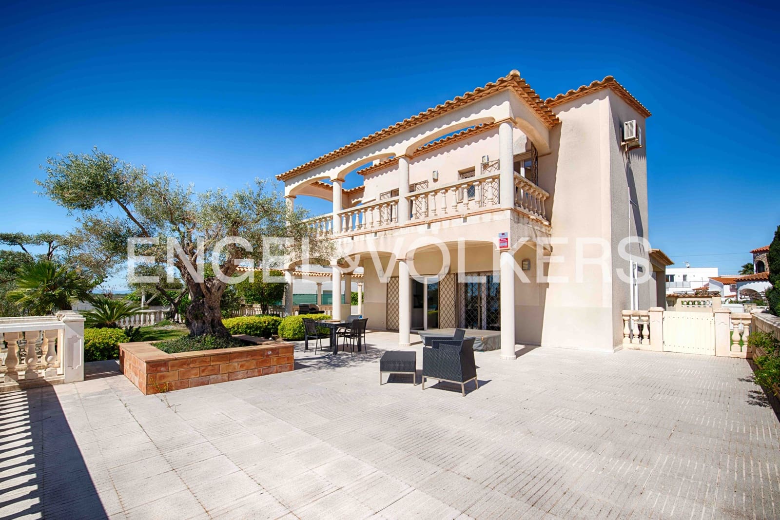 4 bedroom Villa for sale in Santa Margarida with pool - € 1,985,000 (Ref: 9795334)