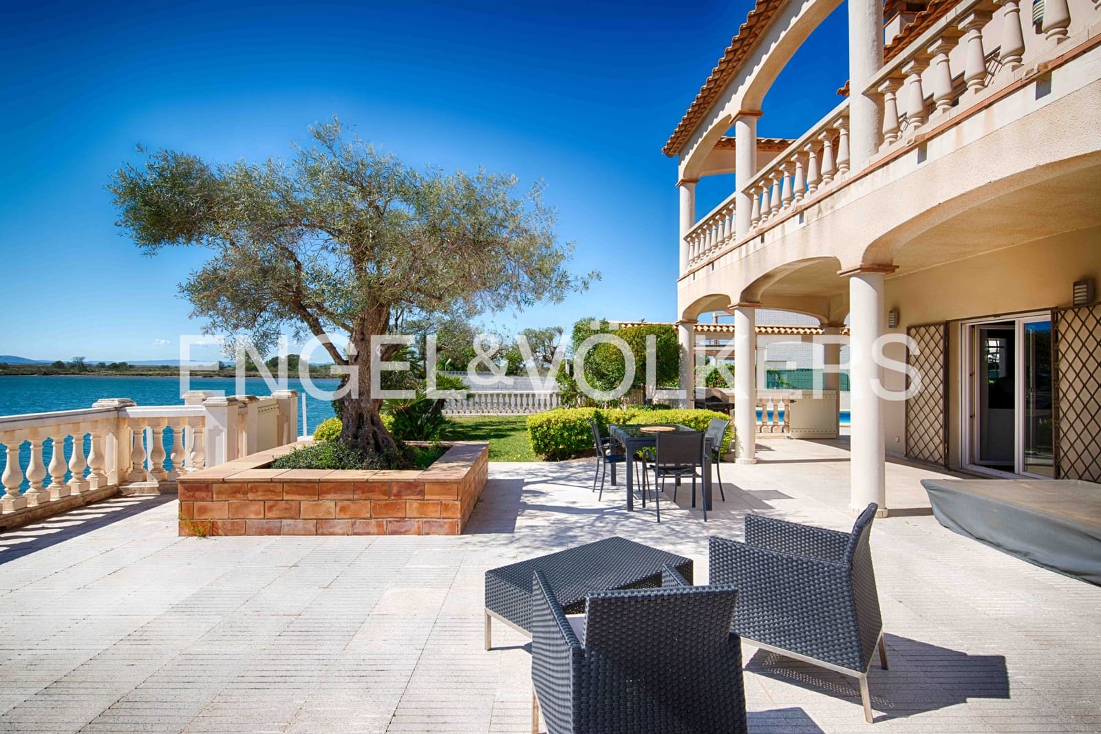 4 bedroom Villa for sale in Santa Margarida with pool - € 1,985,000 (Ref: 9795334)