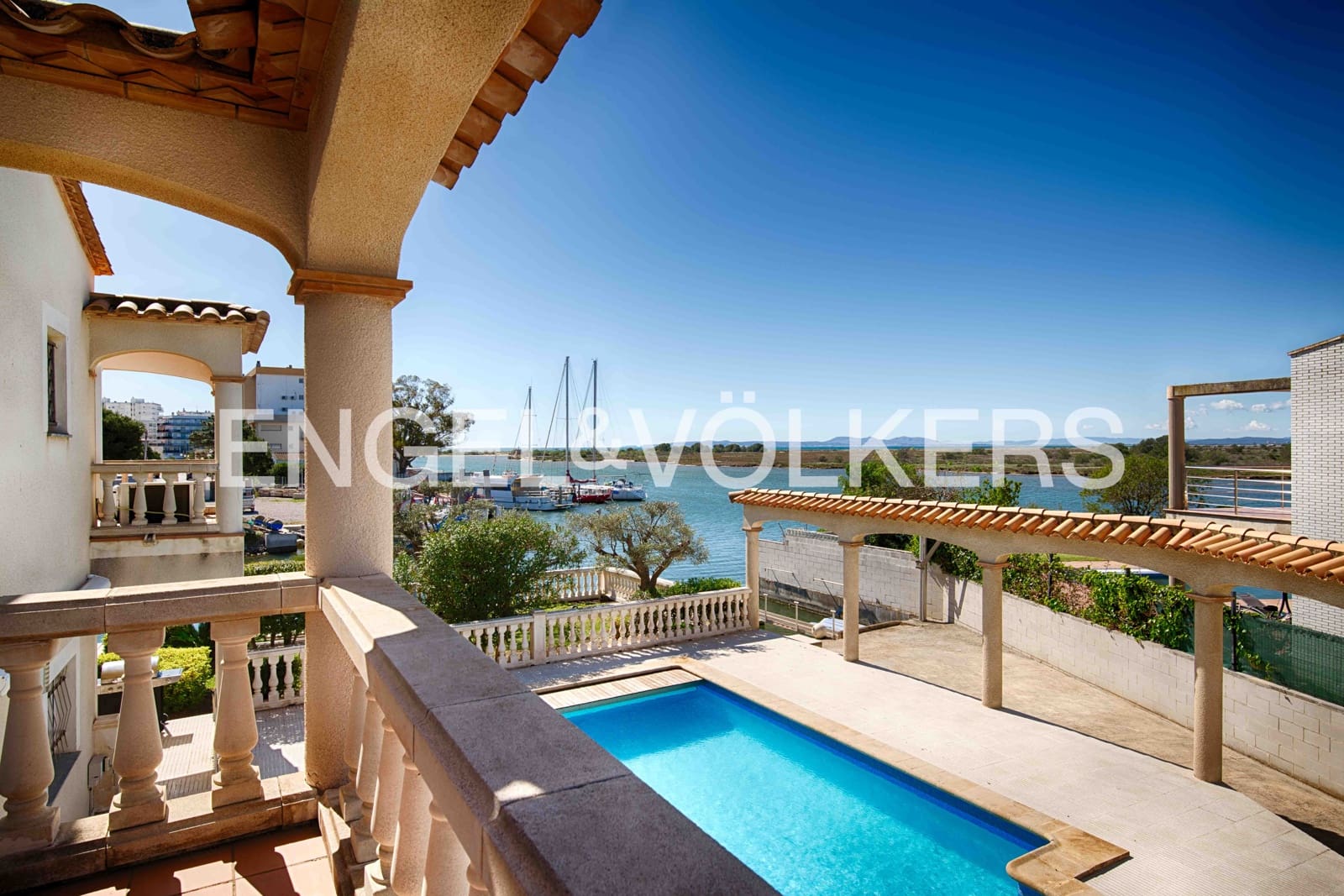 4 bedroom Villa for sale in Santa Margarida with pool - € 1,985,000 (Ref: 9795334)