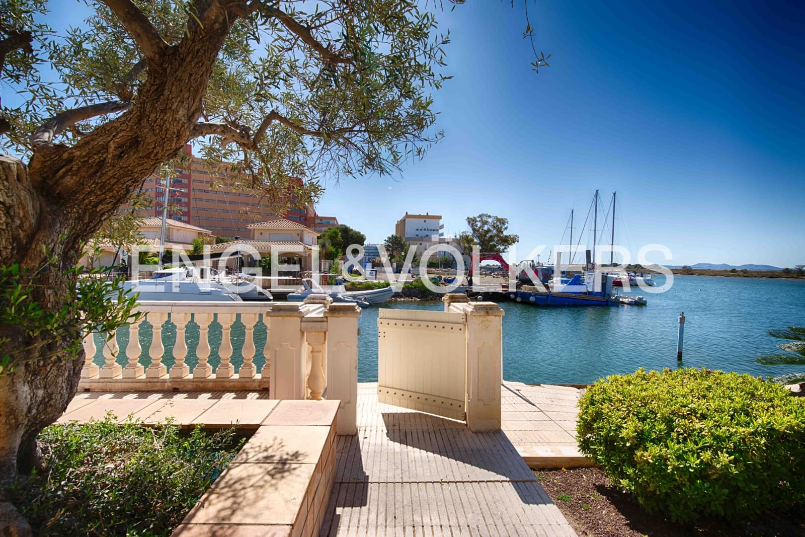 4 bedroom Villa for sale in Santa Margarida with pool - € 1,985,000 (Ref: 9795334)