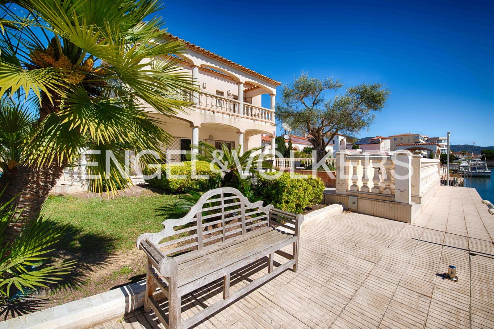 4 bedroom Villa for sale in Santa Margarida with pool - € 1,985,000 (Ref: 9795334)