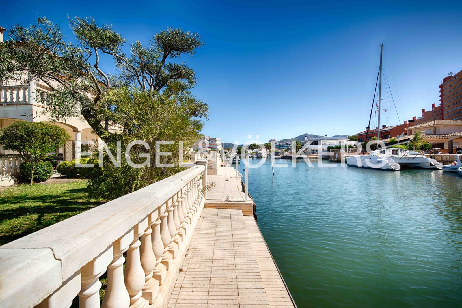 4 bedroom Villa for sale in Santa Margarida with pool - € 1,985,000 (Ref: 9795334)