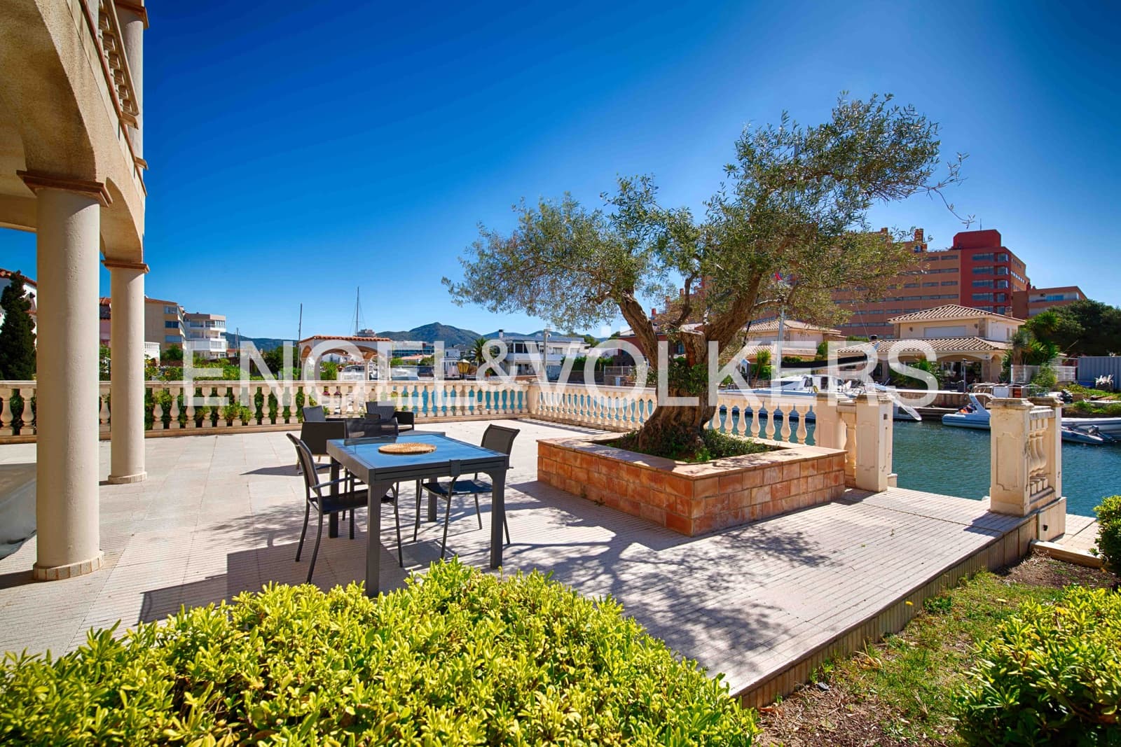 4 bedroom Villa for sale in Santa Margarida with pool - € 1,985,000 (Ref: 9795334)