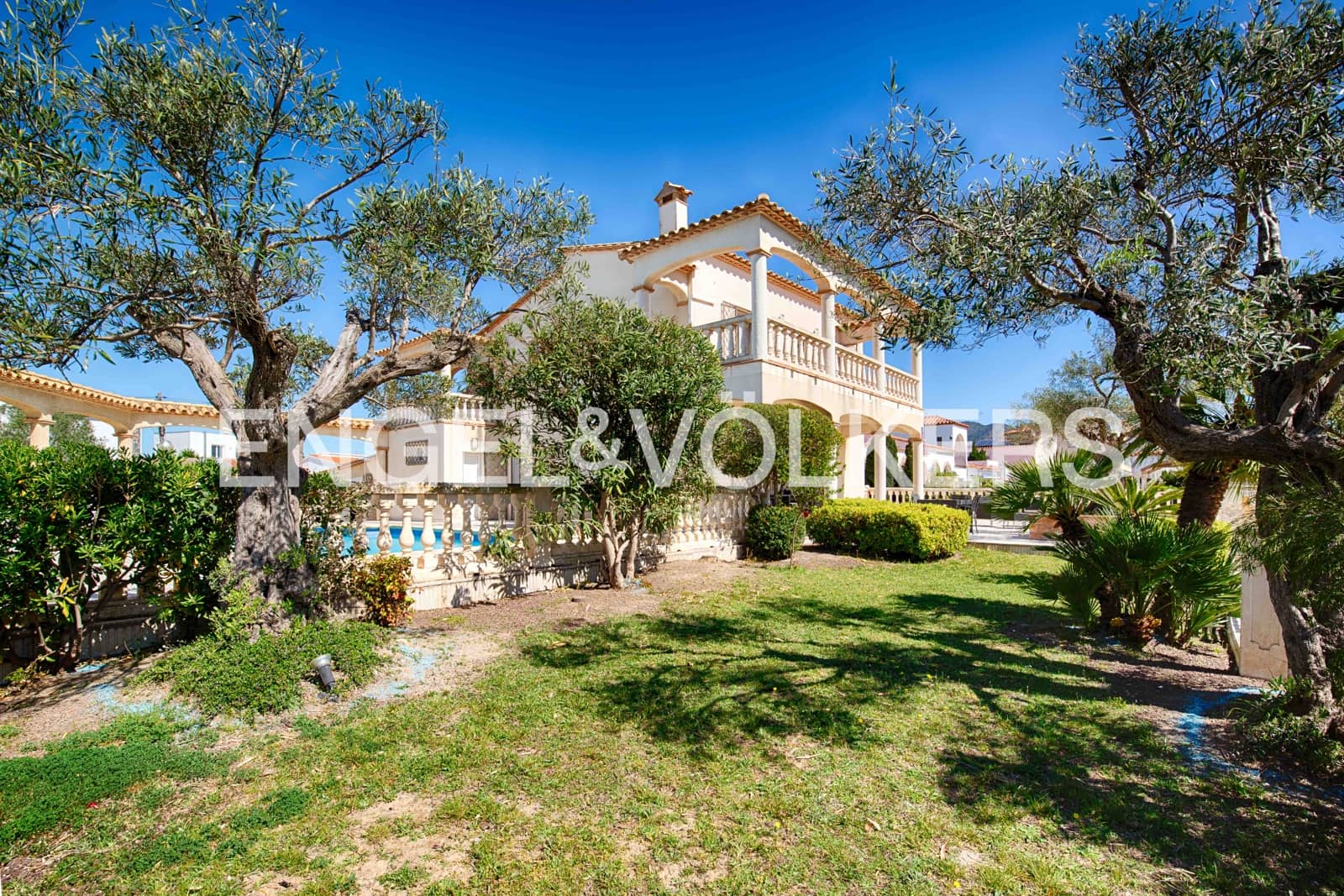 4 bedroom Villa for sale in Santa Margarida with pool - € 1,985,000 (Ref: 9795334)