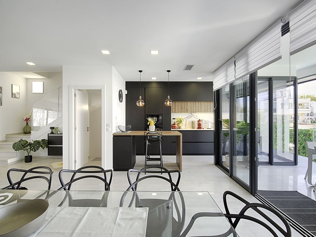 4 sypialnia Dom szeregowy na sprzedaż w Empuriabrava z basenem garażem - 880 000 € (Ref: 9798321)