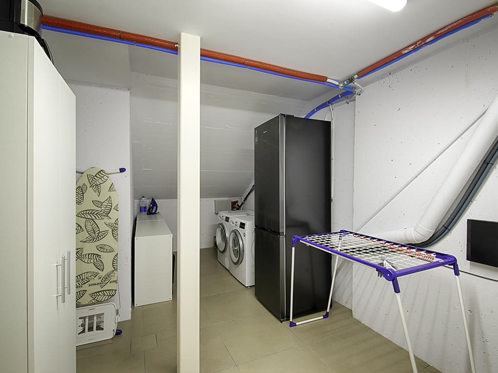 4 sypialnia Dom szeregowy na sprzedaż w Empuriabrava z basenem garażem - 880 000 € (Ref: 9798321)