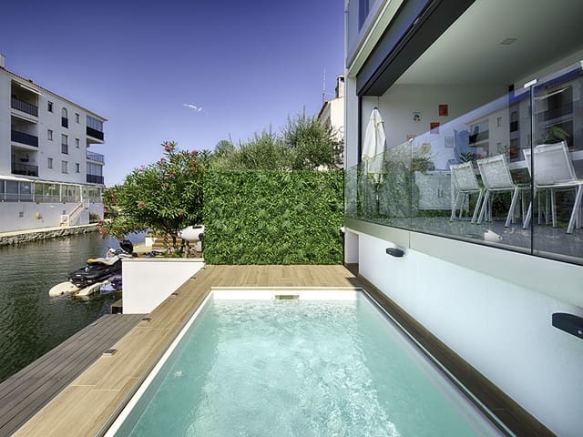 4 sypialnia Dom szeregowy na sprzedaż w Empuriabrava, Castelló d'Empúries z basenem garażem - 880 000 € (Ref: 9798321)