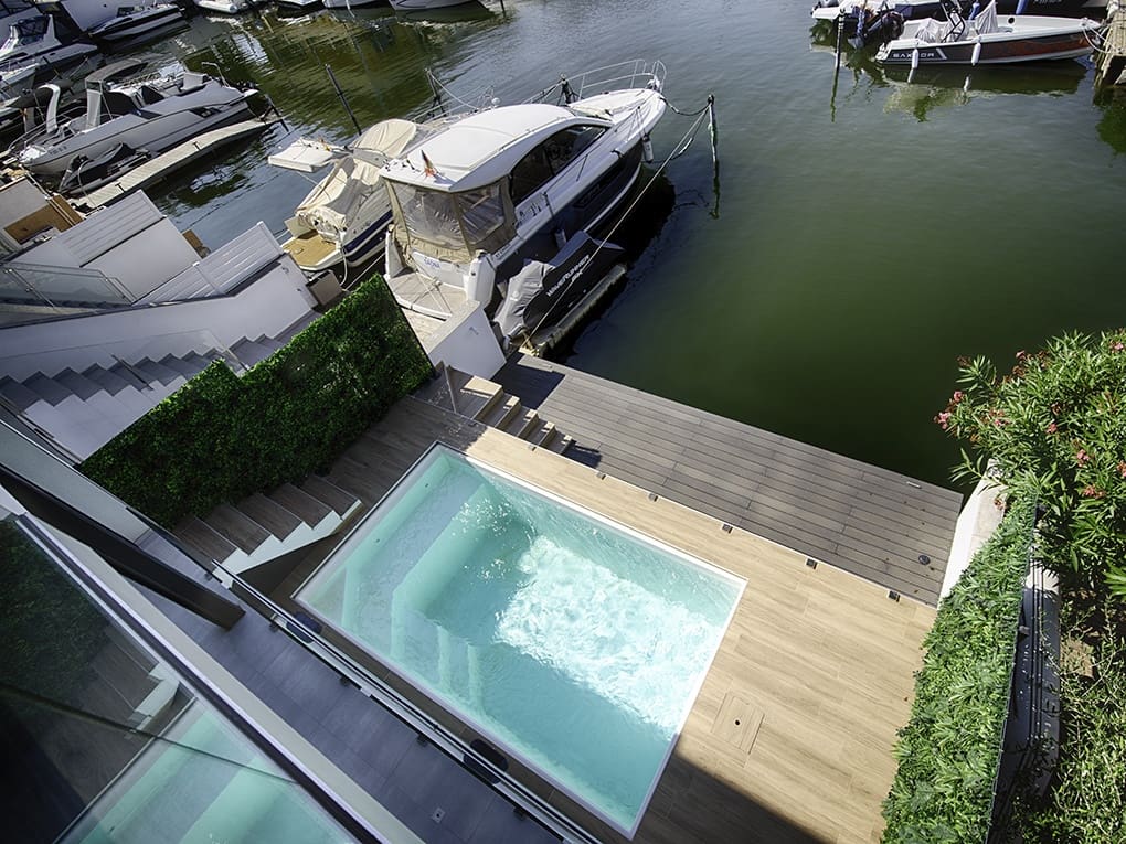 4 sypialnia Dom szeregowy na sprzedaż w Empuriabrava z basenem garażem - 880 000 € (Ref: 9798321)