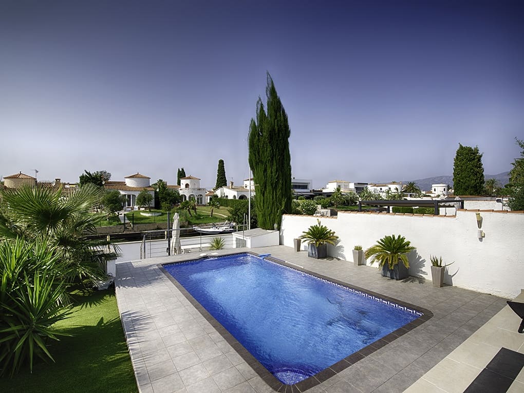 4 Zimmer Villa zu verkaufen in Empuriabrava mit Garage - 1.115.000 € (Ref: 9814628)