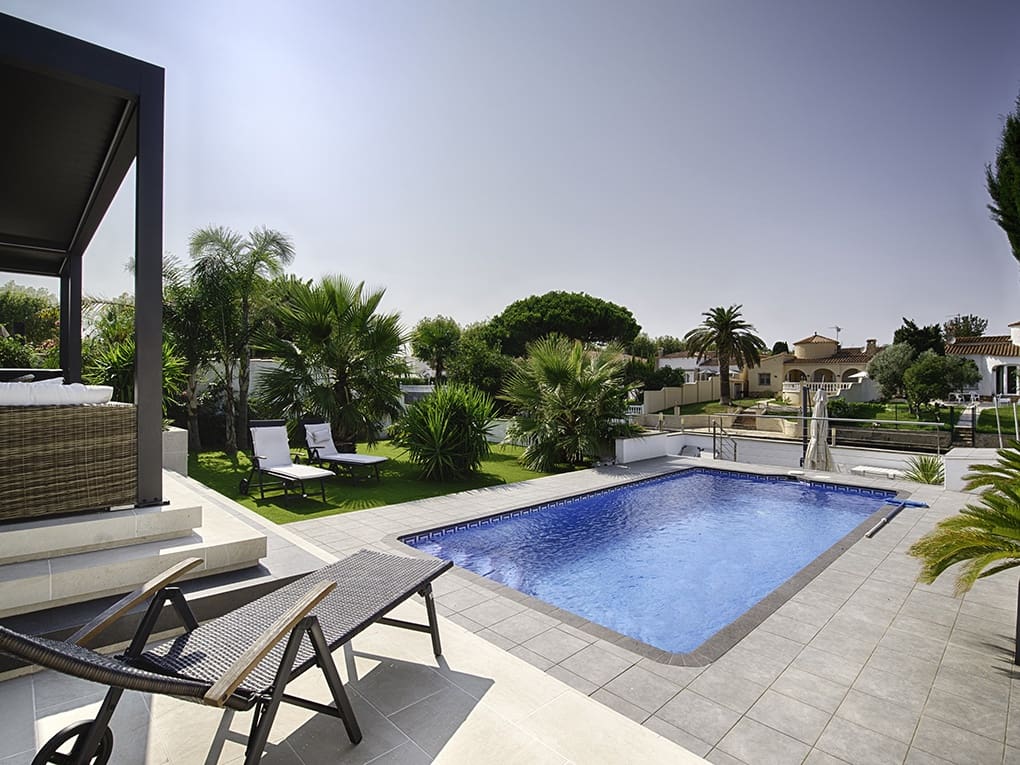 4 Zimmer Villa zu verkaufen in Empuriabrava mit Garage - 1.115.000 € (Ref: 9814628)