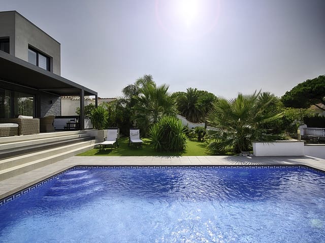 4 Zimmer Villa zu verkaufen in Empuriabrava, Castelló d'Empúries mit Garage - 1.115.000 € (Ref: 9814628)