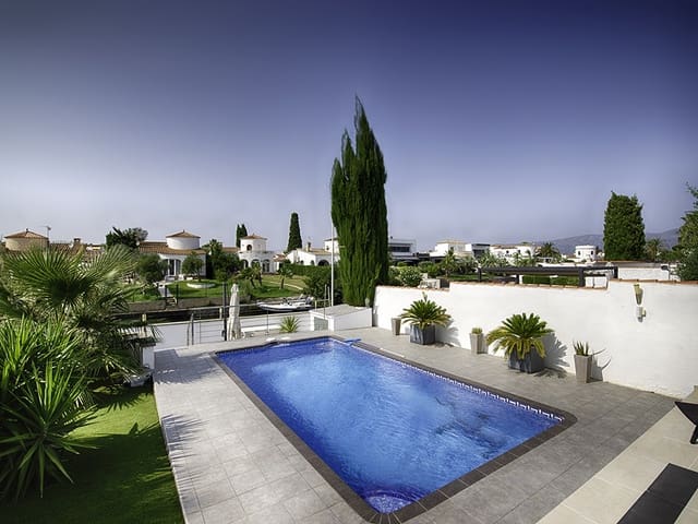 4 Zimmer Villa zu verkaufen in Empuriabrava, Castelló d'Empúries mit Garage - 1.115.000 € (Ref: 9814628)