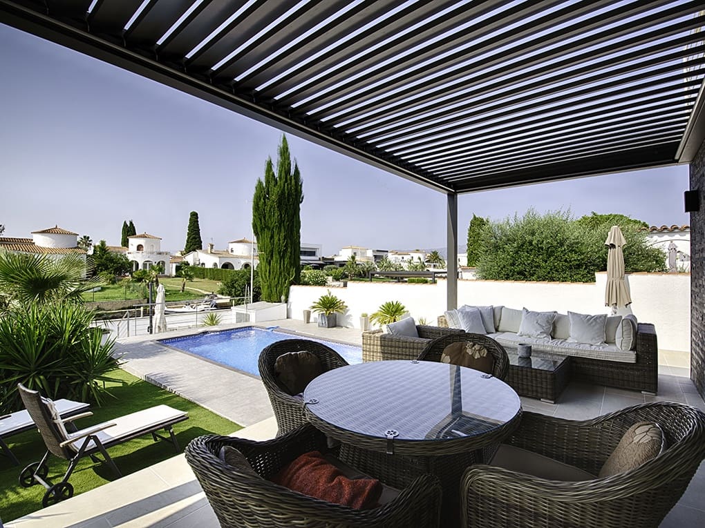 4 Zimmer Villa zu verkaufen in Empuriabrava mit Garage - 1.115.000 € (Ref: 9814628)