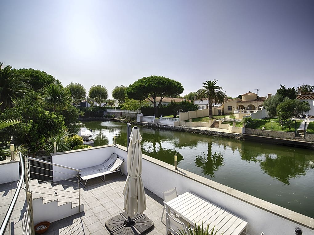 4 Zimmer Villa zu verkaufen in Empuriabrava mit Garage - 1.115.000 € (Ref: 9814628)