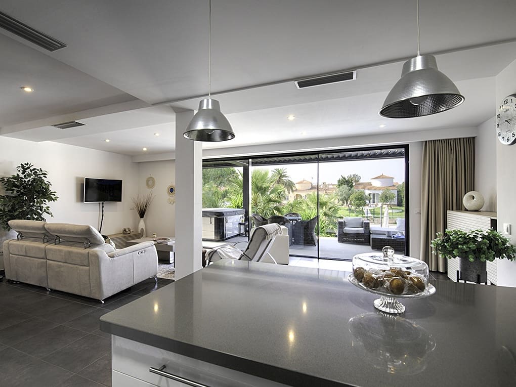 4 Zimmer Villa zu verkaufen in Empuriabrava mit Garage - 1.115.000 € (Ref: 9814628)
