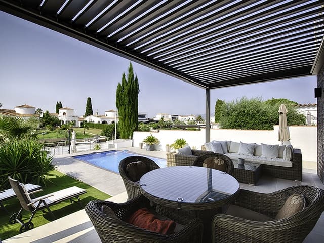 4 Zimmer Villa zu verkaufen in Empuriabrava, Castelló d'Empúries mit Garage - 1.115.000 € (Ref: 9814628)