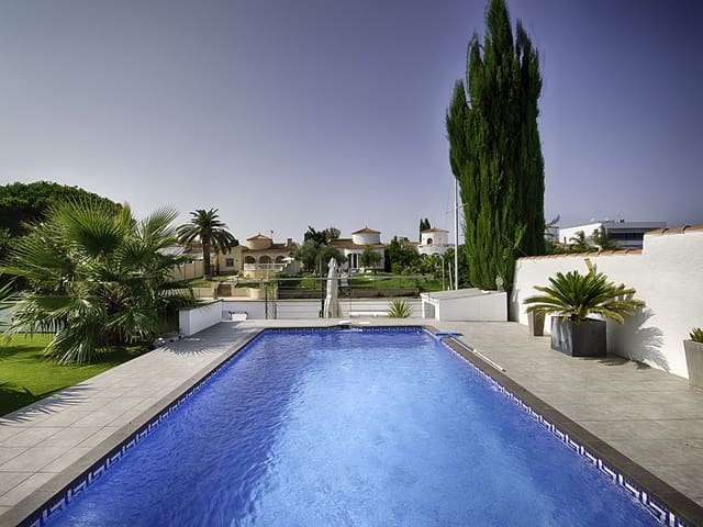 4 Zimmer Villa zu verkaufen in Empuriabrava, Castelló d'Empúries mit Garage - 1.115.000 € (Ref: 9814628)