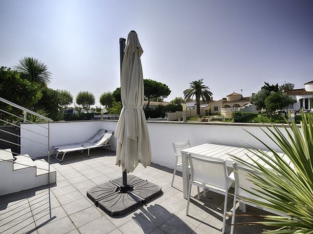 4 Zimmer Villa zu verkaufen in Empuriabrava, Castelló d'Empúries mit Garage - 1.115.000 € (Ref: 9814628)