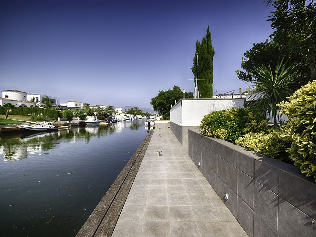 4 Zimmer Villa zu verkaufen in Empuriabrava mit Garage - 1.115.000 € (Ref: 9814628)