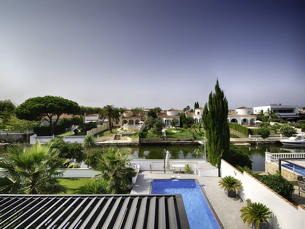 4 Zimmer Villa zu verkaufen in Empuriabrava mit Garage - 1.115.000 € (Ref: 9814628)