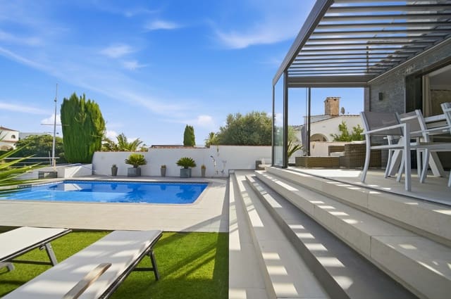 4 makuuhuone Huvila myytävänä paikassa Empuriabrava, Castelló d'Empúries mukana 
autotalli - 1 115 000 € (Ref: 9814628)