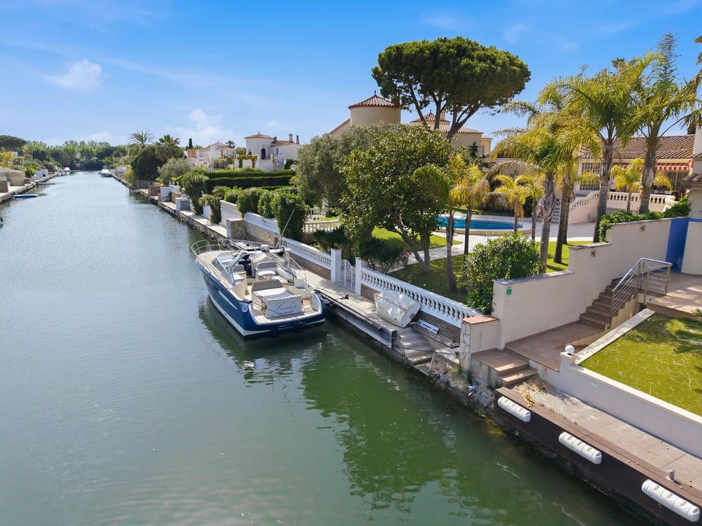 3 camera da letto Villa in vendita in Empuriabrava con piscina garage - 1.375.000 € (Rif: 9816522)